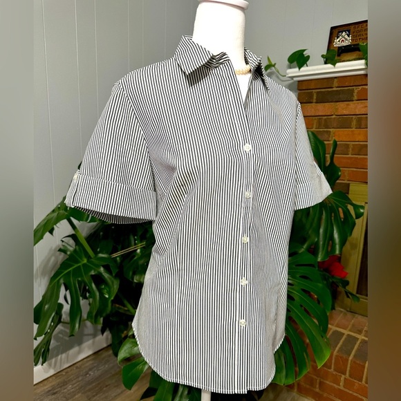 🛍️ George Stretches short sleeve button shirt with excellent condition. - Picture 3 of 6